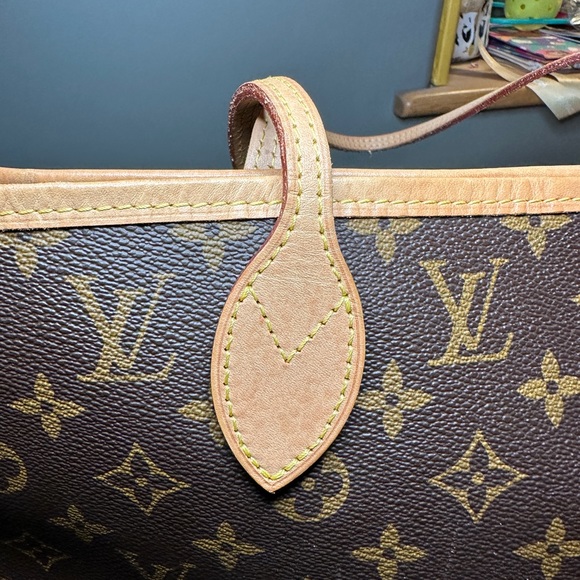 Louis Vuitton Neverfull MM Monogram/Cherry - Picture 4 of 9